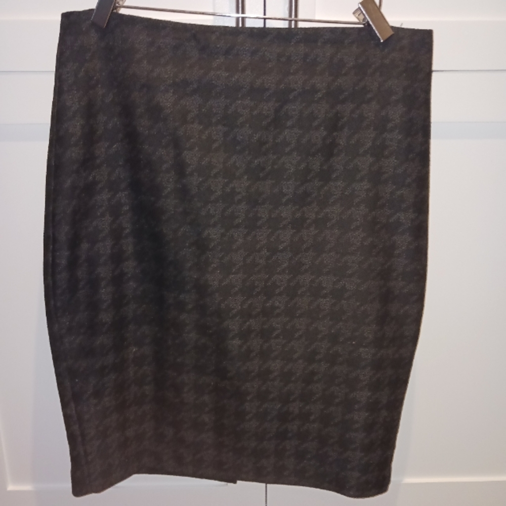 Houndstooth Pencil Skirt